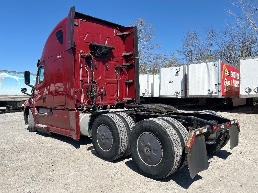 Sleeper Tractor-Heavy Duty Tractors-Freightliner-2019-T12664ST-Reading-PA-463,233\n\t\tmiles-$ 55,000 - Image 5