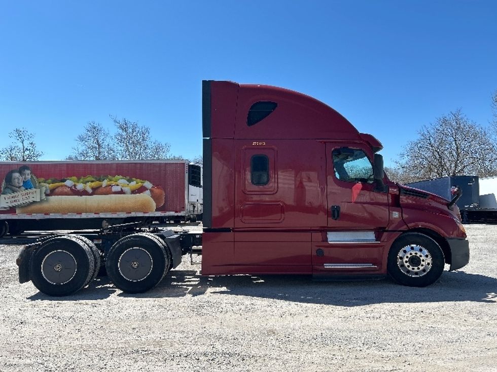 Sleeper Tractor-Heavy Duty Tractors-Freightliner-2019-T12664ST-Reading-PA-463,233\n\t\tmiles-$ 55,000 - Image 8