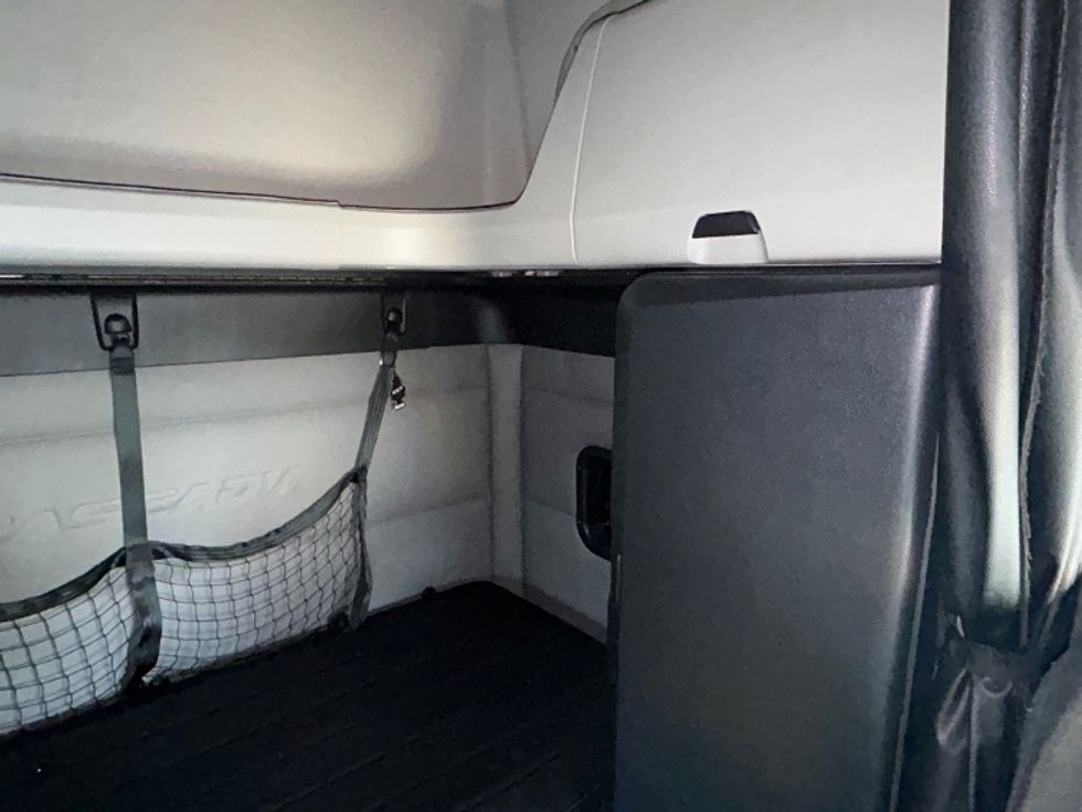 Sleeper Tractor-Heavy Duty Tractors-Freightliner-2019-T12664ST-Reading-PA-473,359\n\t\tmiles-$ 51,750 - Image 18