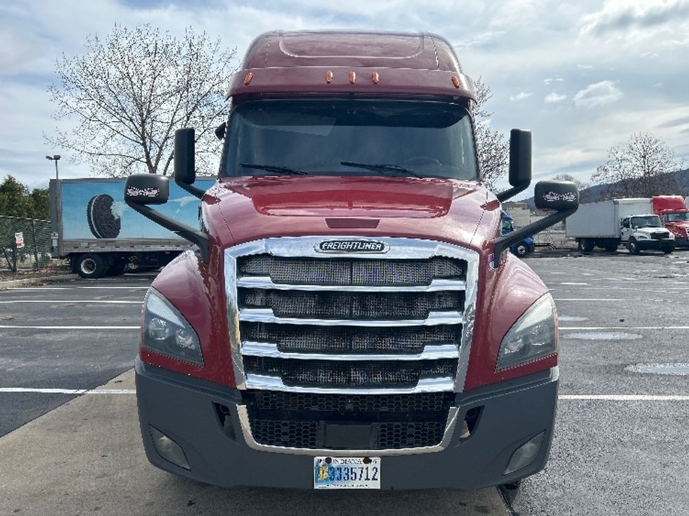Sleeper Tractor-Heavy Duty Tractors-Freightliner-2019-T12664ST-Reading-PA-473,359\n\t\tmiles-$ 51,750 - Image 2