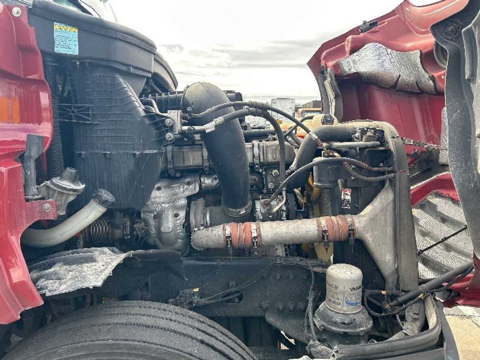 Sleeper Tractor-Heavy Duty Tractors-Freightliner-2019-T12664ST-Reading-PA-473,359\n\t\tmiles-$ 51,750 - Image 20