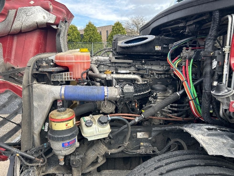 Sleeper Tractor-Heavy Duty Tractors-Freightliner-2019-T12664ST-Reading-PA-473,359\n\t\tmiles-$ 51,750 - Image 21