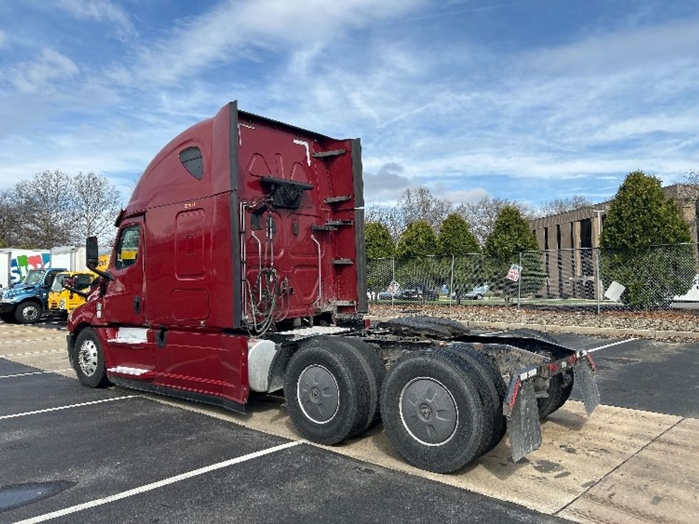 Sleeper Tractor-Heavy Duty Tractors-Freightliner-2019-T12664ST-Reading-PA-473,359\n\t\tmiles-$ 51,750 - Image 5