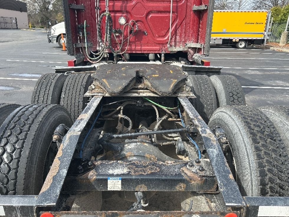 Sleeper Tractor-Heavy Duty Tractors-Freightliner-2019-T12664ST-Reading-PA-473,359\n\t\tmiles-$ 51,750 - Image 6