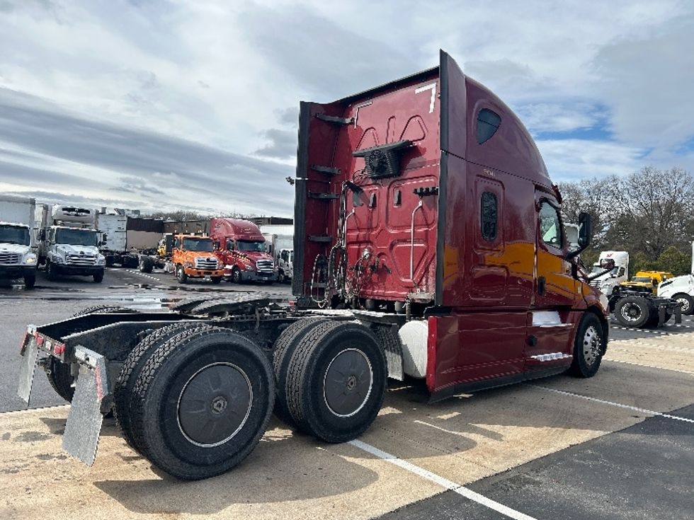 Sleeper Tractor-Heavy Duty Tractors-Freightliner-2019-T12664ST-Reading-PA-473,359\n\t\tmiles-$ 51,750 - Image 7