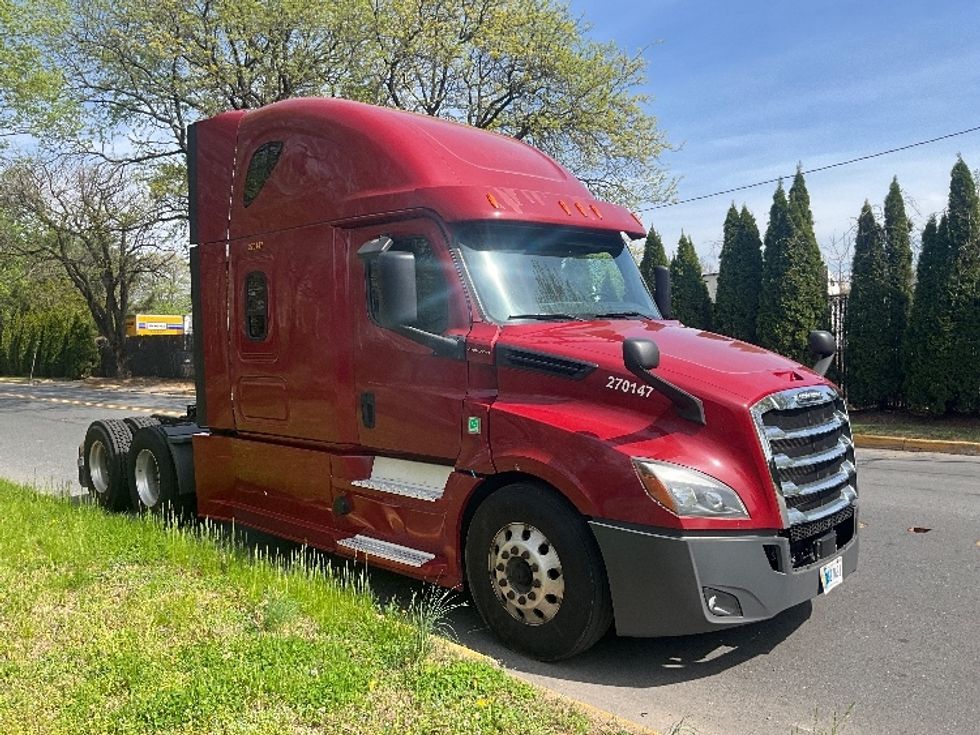 Sleeper Tractor-Heavy Duty Tractors-Freightliner-2019-T12664ST-Reading-PA-493,400\n\t\tmiles-$ 53,250 - Image 1