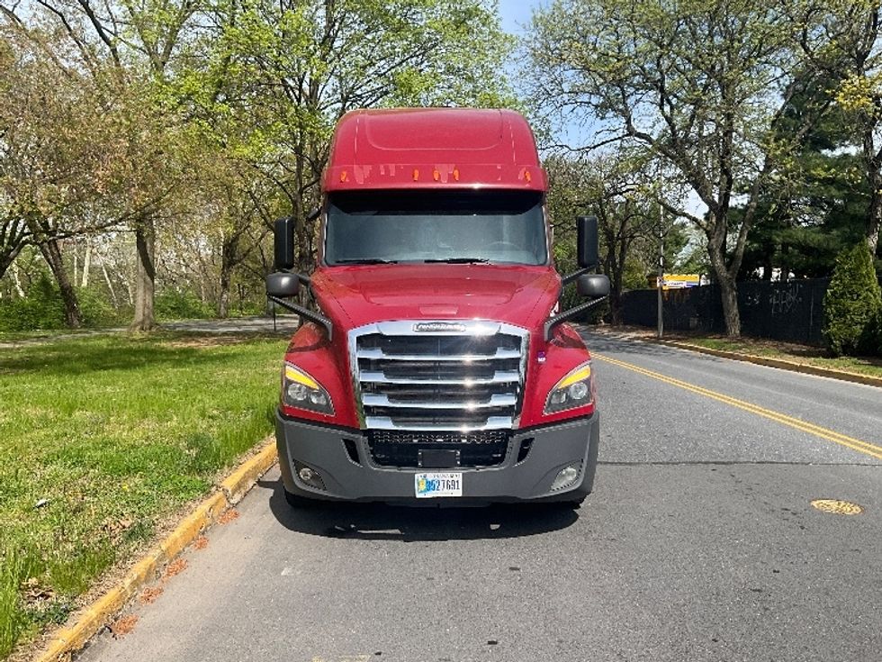 Sleeper Tractor-Heavy Duty Tractors-Freightliner-2019-T12664ST-Reading-PA-493,400\n\t\tmiles-$ 53,250 - Image 2