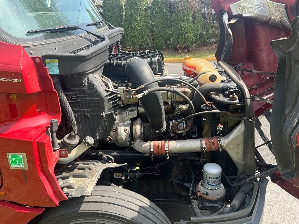 Sleeper Tractor-Heavy Duty Tractors-Freightliner-2019-T12664ST-Reading-PA-493,400\n\t\tmiles-$ 53,250 - Image 20