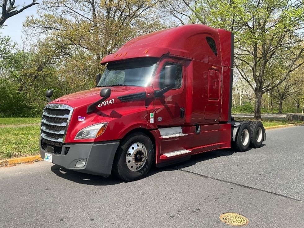 Sleeper Tractor-Heavy Duty Tractors-Freightliner-2019-T12664ST-Reading-PA-493,400\n\t\tmiles-$ 53,250 - Image 3