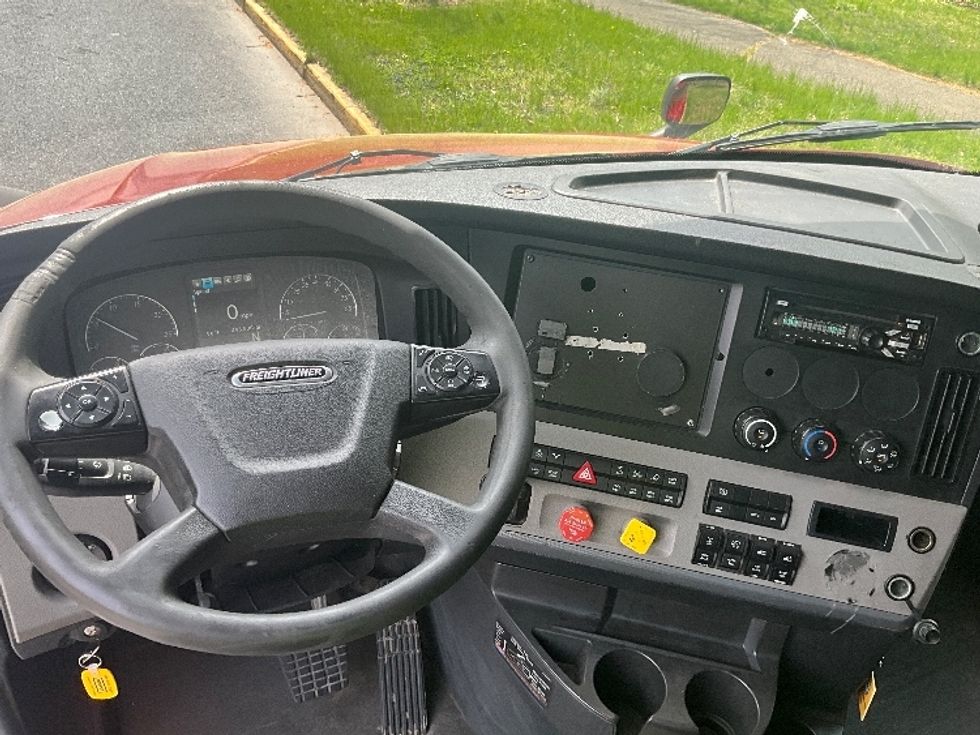 Sleeper Tractor-Heavy Duty Tractors-Freightliner-2019-T12664ST-Reading-PA-497,002\n\t\tmiles-$ 53,250 - Image 11