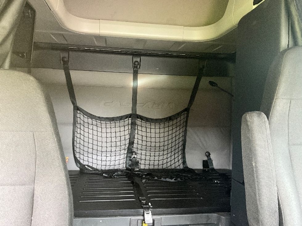 Sleeper Tractor-Heavy Duty Tractors-Freightliner-2019-T12664ST-Reading-PA-497,002\n\t\tmiles-$ 53,250 - Image 16