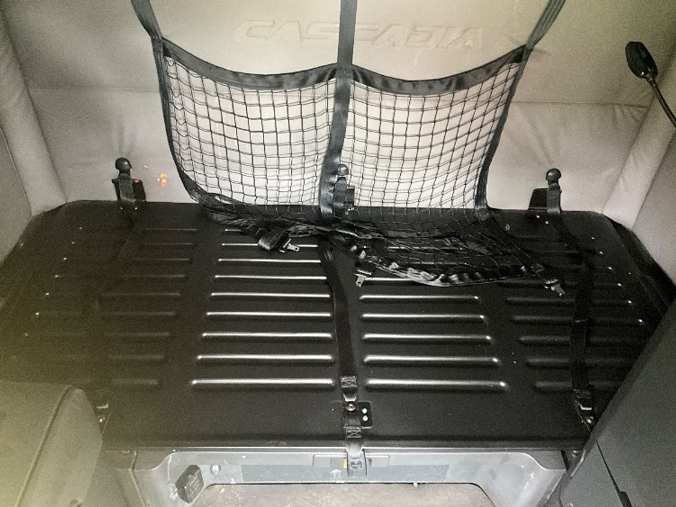 Sleeper Tractor-Heavy Duty Tractors-Freightliner-2019-T12664ST-Reading-PA-497,002\n\t\tmiles-$ 53,250 - Image 17