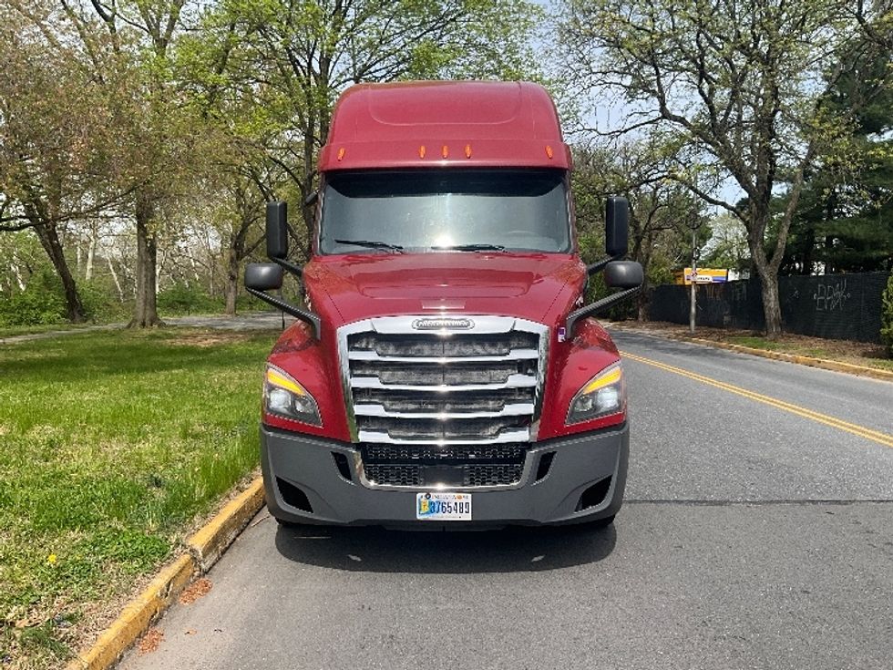 Sleeper Tractor-Heavy Duty Tractors-Freightliner-2019-T12664ST-Reading-PA-497,002\n\t\tmiles-$ 53,250 - Image 2