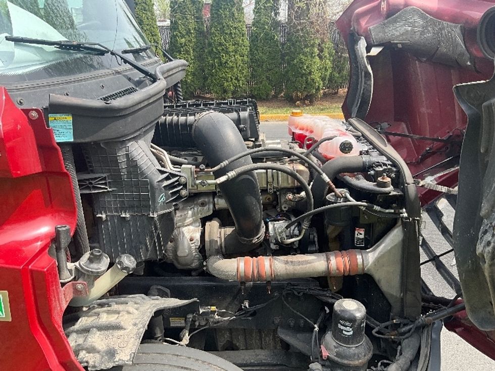 Sleeper Tractor-Heavy Duty Tractors-Freightliner-2019-T12664ST-Reading-PA-497,002\n\t\tmiles-$ 53,250 - Image 20