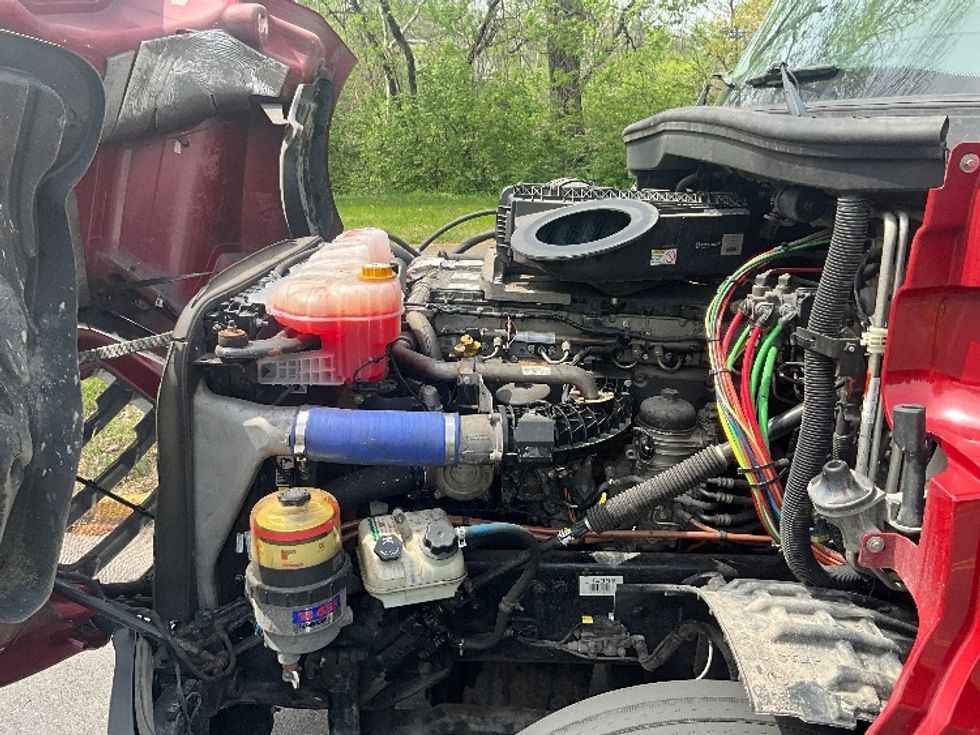 Sleeper Tractor-Heavy Duty Tractors-Freightliner-2019-T12664ST-Reading-PA-497,002\n\t\tmiles-$ 53,250 - Image 21