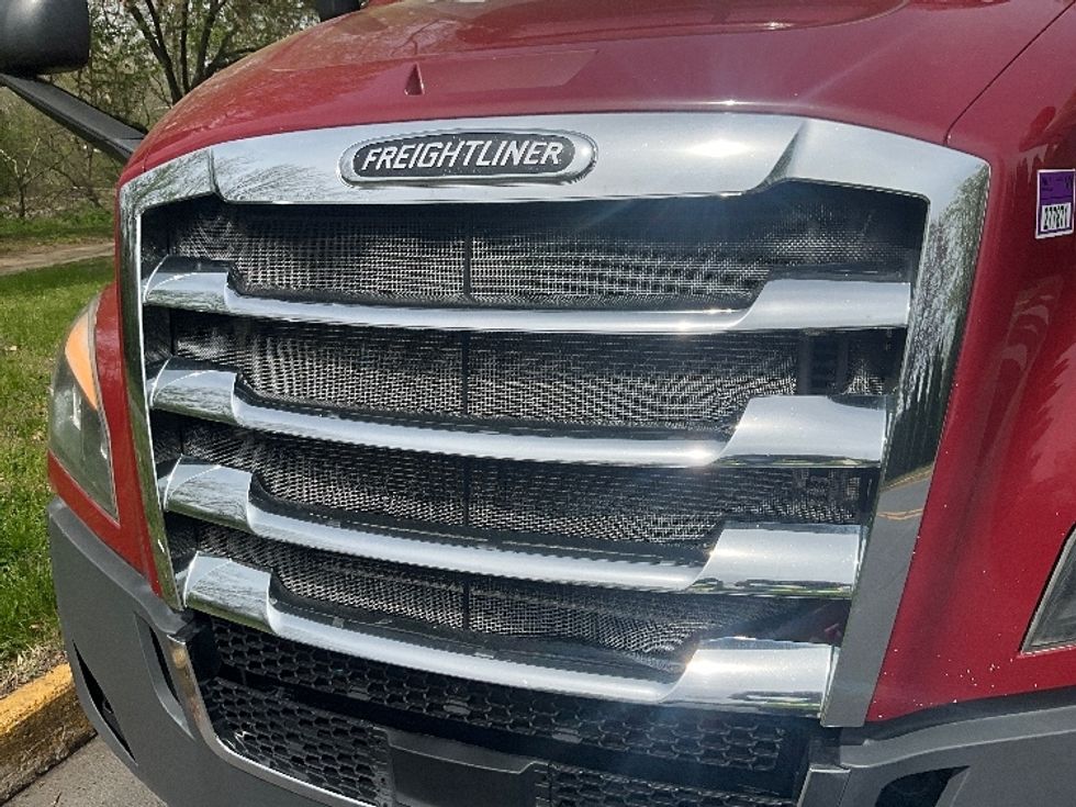 Sleeper Tractor-Heavy Duty Tractors-Freightliner-2019-T12664ST-Reading-PA-497,002\n\t\tmiles-$ 53,250 - Image 22