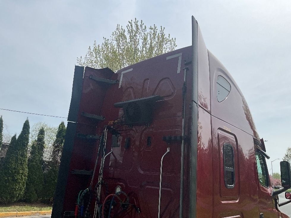 Sleeper Tractor-Heavy Duty Tractors-Freightliner-2019-T12664ST-Reading-PA-497,002\n\t\tmiles-$ 53,250 - Image 24