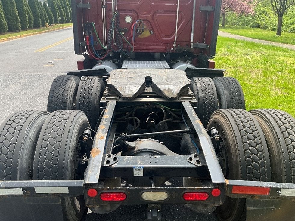 Sleeper Tractor-Heavy Duty Tractors-Freightliner-2019-T12664ST-Reading-PA-497,002\n\t\tmiles-$ 53,250 - Image 6