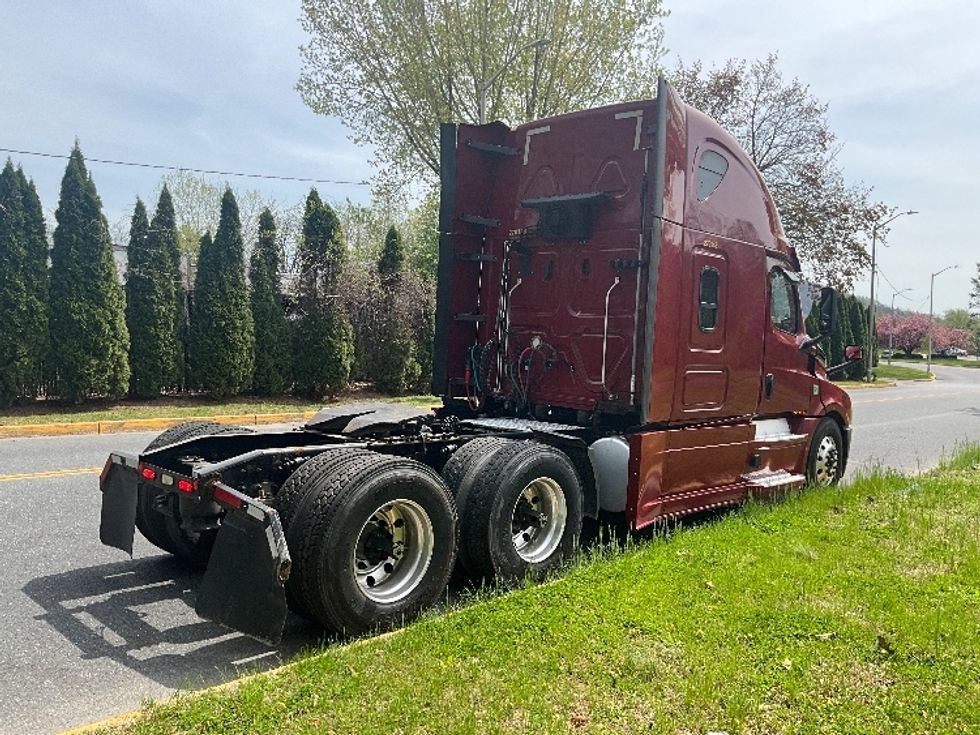 Sleeper Tractor-Heavy Duty Tractors-Freightliner-2019-T12664ST-Reading-PA-497,002\n\t\tmiles-$ 53,250 - Image 7
