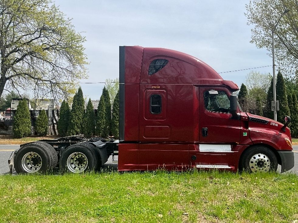 Sleeper Tractor-Heavy Duty Tractors-Freightliner-2019-T12664ST-Reading-PA-497,002\n\t\tmiles-$ 53,250 - Image 8