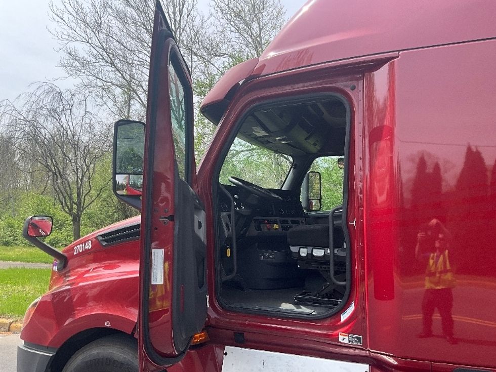 Sleeper Tractor-Heavy Duty Tractors-Freightliner-2019-T12664ST-Reading-PA-497,002\n\t\tmiles-$ 53,250 - Image 9