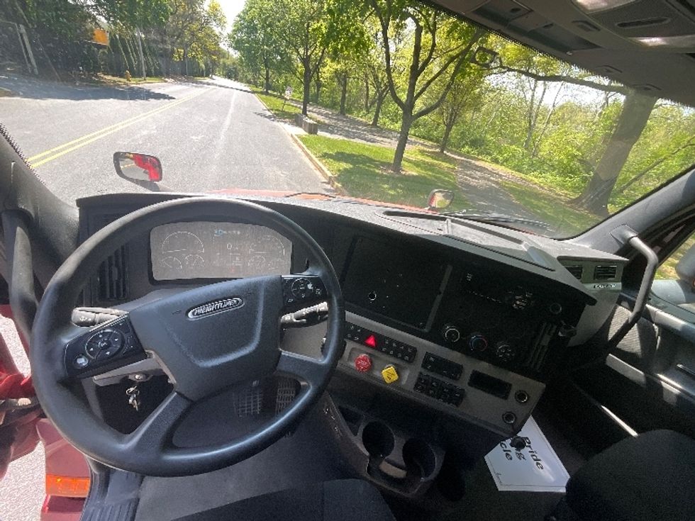 Sleeper Tractor-Heavy Duty Tractors-Freightliner-2019-T12664ST-Reading-PA-538,477\n\t\tmiles-$ 53,500 - Image 11