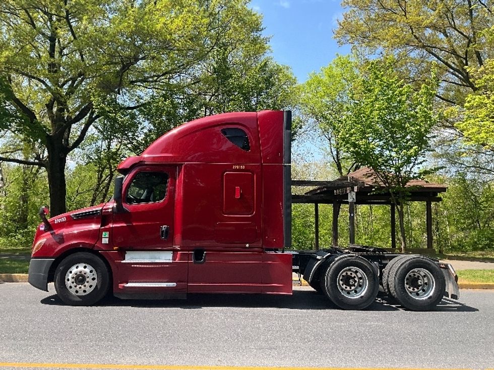 Sleeper Tractor-Heavy Duty Tractors-Freightliner-2019-T12664ST-Reading-PA-538,477\n\t\tmiles-$ 53,500 - Image 4