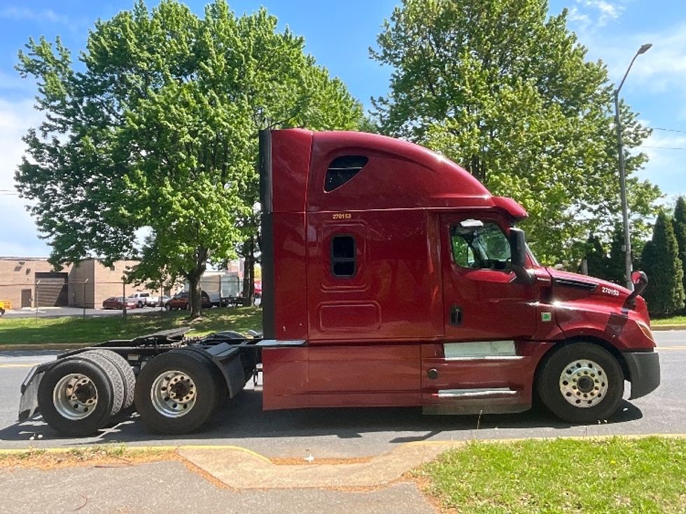Sleeper Tractor-Heavy Duty Tractors-Freightliner-2019-T12664ST-Reading-PA-538,477\n\t\tmiles-$ 53,500 - Image 8