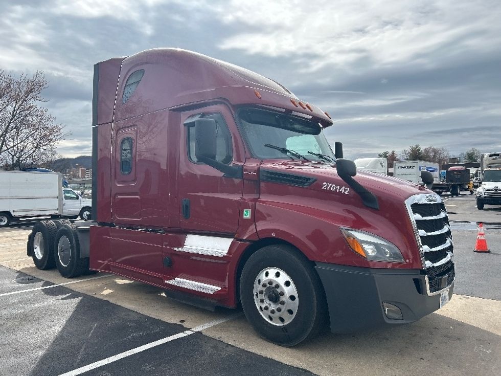 Sleeper Tractor-Heavy Duty Tractors-Freightliner-2019-T12664ST-Reading-PA-544,031\n\t\tmiles-$ 50,750 - Image 1