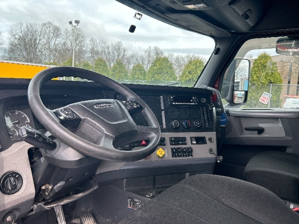 Sleeper Tractor-Heavy Duty Tractors-Freightliner-2019-T12664ST-Reading-PA-544,031\n\t\tmiles-$ 50,750 - Image 10