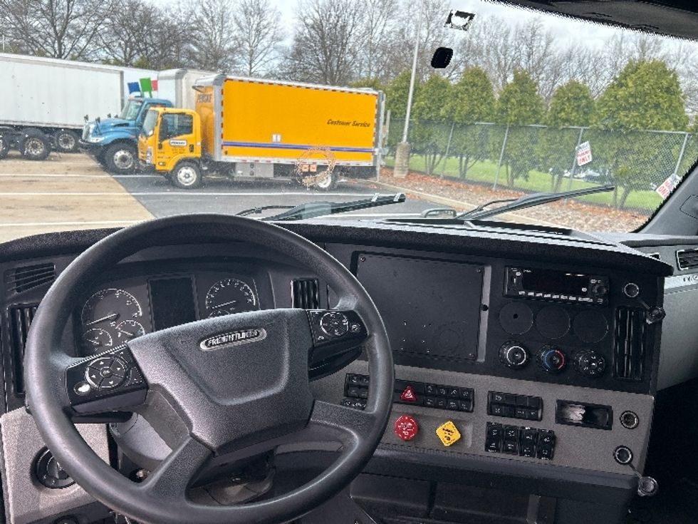 Sleeper Tractor-Heavy Duty Tractors-Freightliner-2019-T12664ST-Reading-PA-544,031\n\t\tmiles-$ 50,750 - Image 11