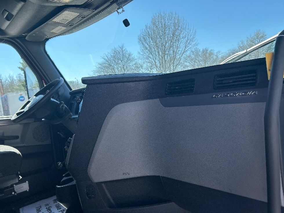 Sleeper Tractor-Heavy Duty Tractors-Freightliner-2019-T12664ST-Reading-PA-544,031\n\t\tmiles-$ 50,750 - Image 15