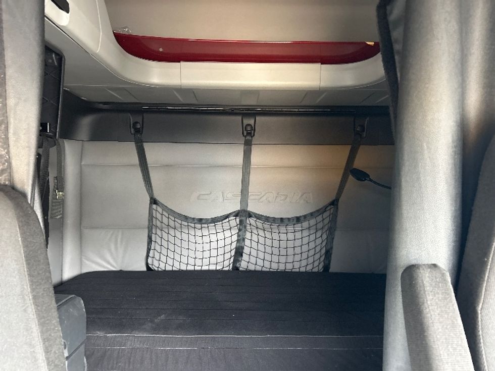 Sleeper Tractor-Heavy Duty Tractors-Freightliner-2019-T12664ST-Reading-PA-544,031\n\t\tmiles-$ 50,750 - Image 16