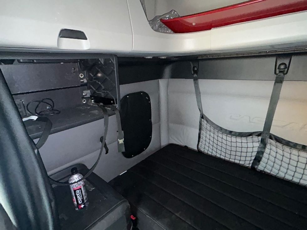 Sleeper Tractor-Heavy Duty Tractors-Freightliner-2019-T12664ST-Reading-PA-544,031\n\t\tmiles-$ 50,750 - Image 19