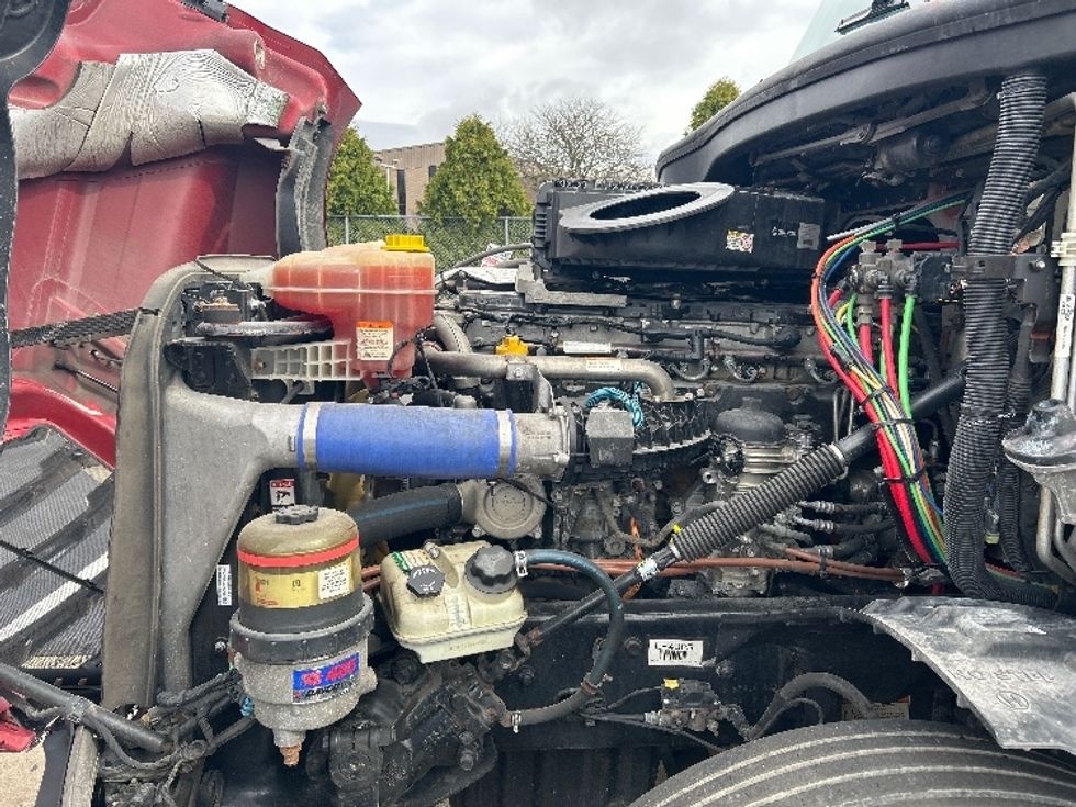 Sleeper Tractor-Heavy Duty Tractors-Freightliner-2019-T12664ST-Reading-PA-544,031\n\t\tmiles-$ 50,750 - Image 21