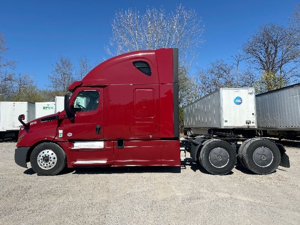 Sleeper Tractor-Heavy Duty Tractors-Freightliner-2019-T12664ST-Reading-PA-544,031\n\t\tmiles-$ 50,750 - Image 4