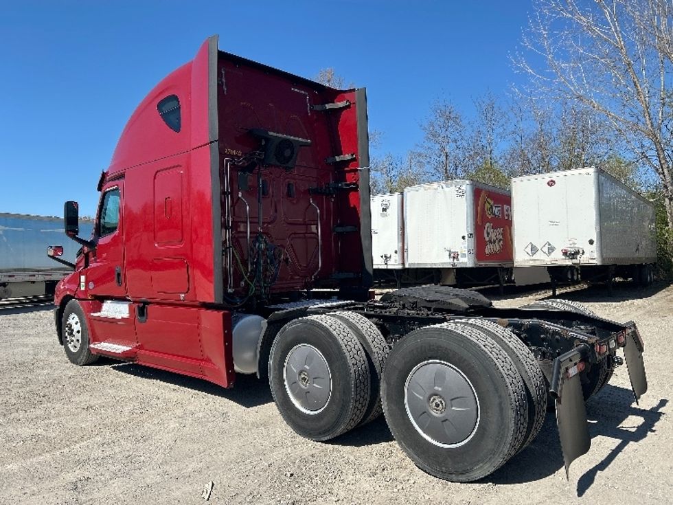 Sleeper Tractor-Heavy Duty Tractors-Freightliner-2019-T12664ST-Reading-PA-544,031\n\t\tmiles-$ 50,750 - Image 5