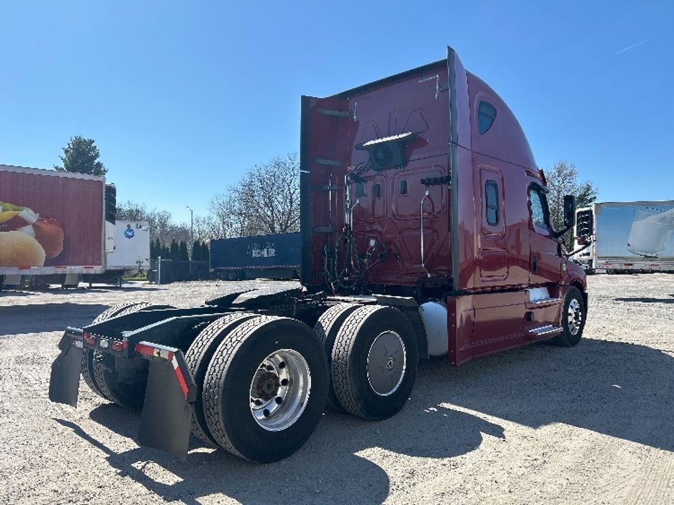Sleeper Tractor-Heavy Duty Tractors-Freightliner-2019-T12664ST-Reading-PA-544,031\n\t\tmiles-$ 50,750 - Image 7