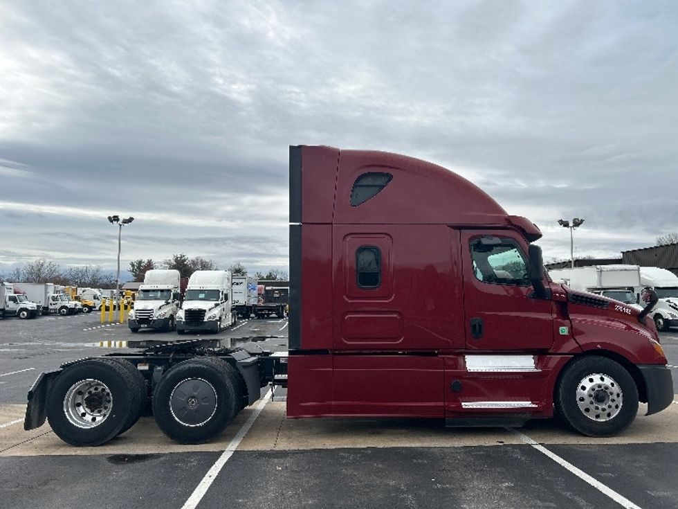 Sleeper Tractor-Heavy Duty Tractors-Freightliner-2019-T12664ST-Reading-PA-544,031\n\t\tmiles-$ 50,750 - Image 8