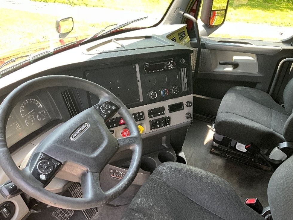 Sleeper Tractor-Heavy Duty Tractors-Freightliner-2019-T12664ST-Reading-PA-548,950\n\t\tmiles-$ 50,500 - Image 10