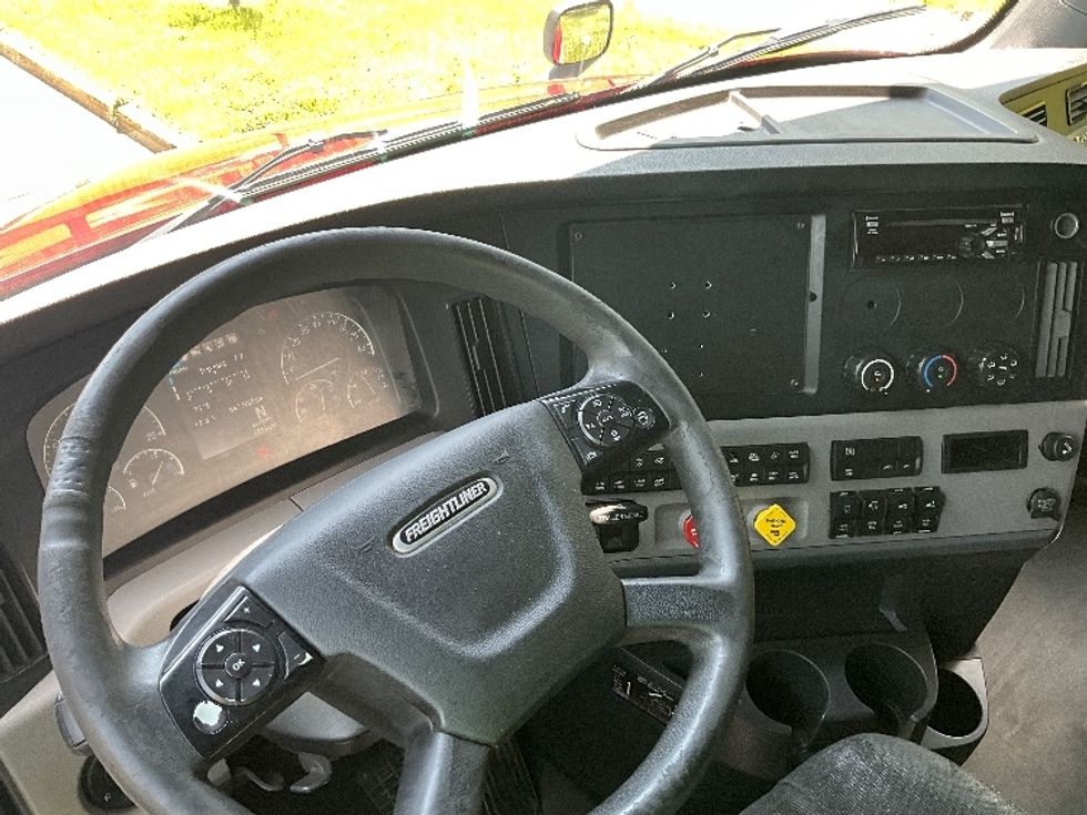 Sleeper Tractor-Heavy Duty Tractors-Freightliner-2019-T12664ST-Reading-PA-548,950\n\t\tmiles-$ 50,500 - Image 11