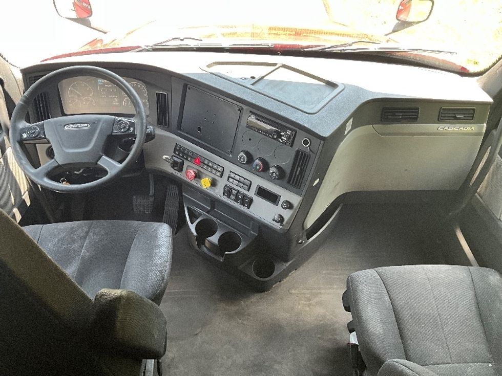 Sleeper Tractor-Heavy Duty Tractors-Freightliner-2019-T12664ST-Reading-PA-548,950\n\t\tmiles-$ 50,500 - Image 12