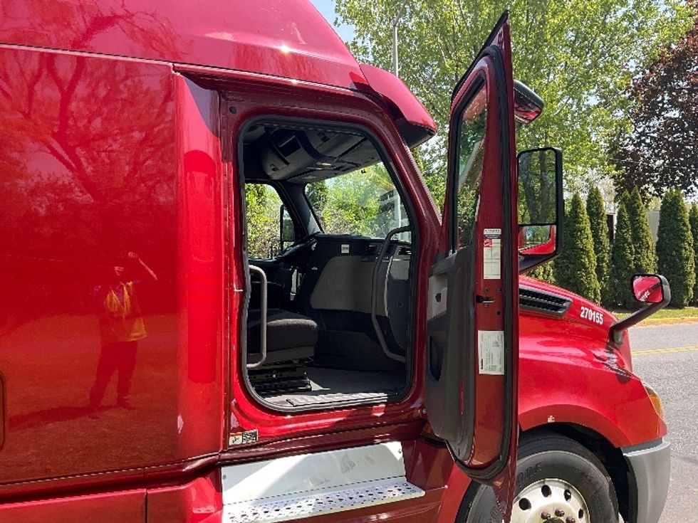Sleeper Tractor-Heavy Duty Tractors-Freightliner-2019-T12664ST-Reading-PA-548,950\n\t\tmiles-$ 50,500 - Image 13