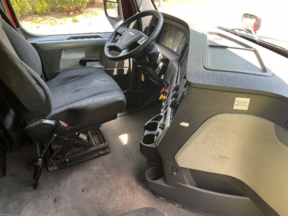 Sleeper Tractor-Heavy Duty Tractors-Freightliner-2019-T12664ST-Reading-PA-548,950\n\t\tmiles-$ 50,500 - Image 15
