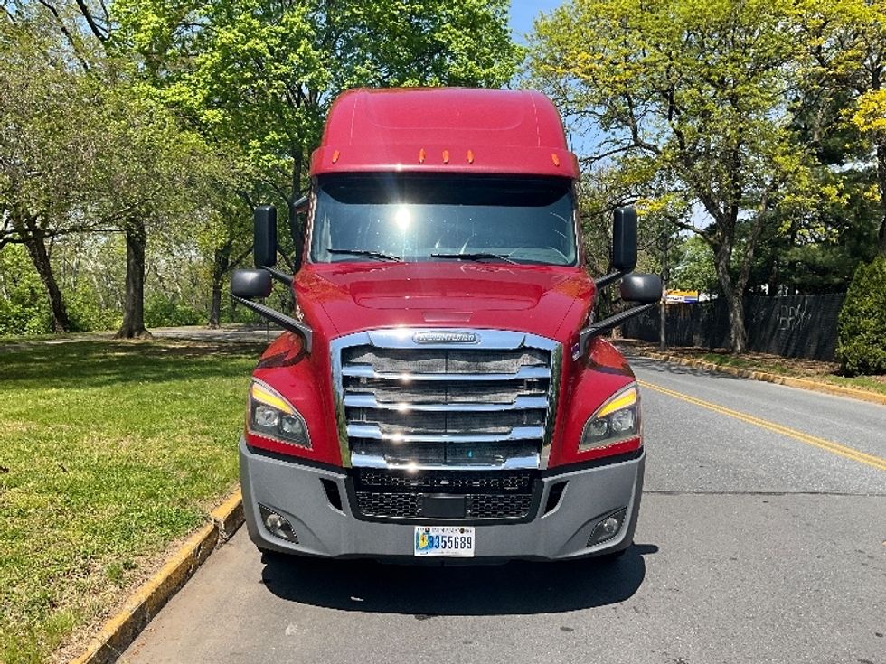 Sleeper Tractor-Heavy Duty Tractors-Freightliner-2019-T12664ST-Reading-PA-548,950\n\t\tmiles-$ 50,500 - Image 2