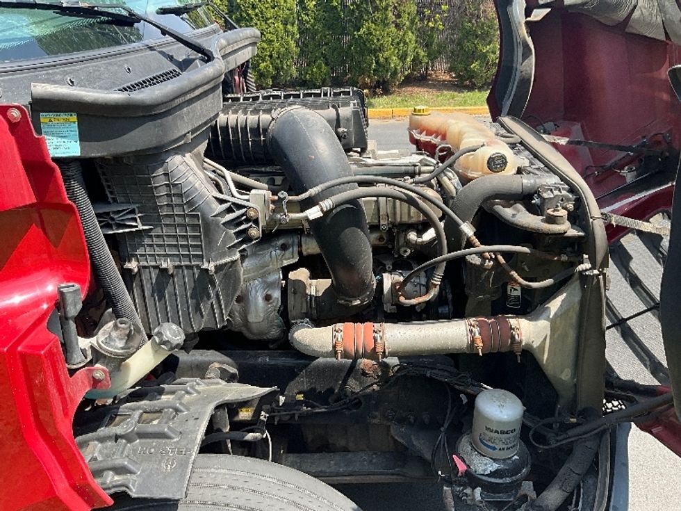 Sleeper Tractor-Heavy Duty Tractors-Freightliner-2019-T12664ST-Reading-PA-548,950\n\t\tmiles-$ 50,500 - Image 20