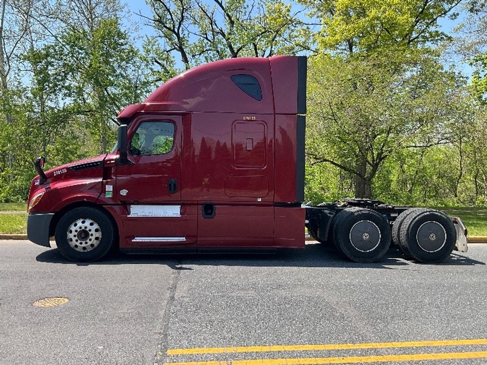 Sleeper Tractor-Heavy Duty Tractors-Freightliner-2019-T12664ST-Reading-PA-548,950\n\t\tmiles-$ 50,500 - Image 4