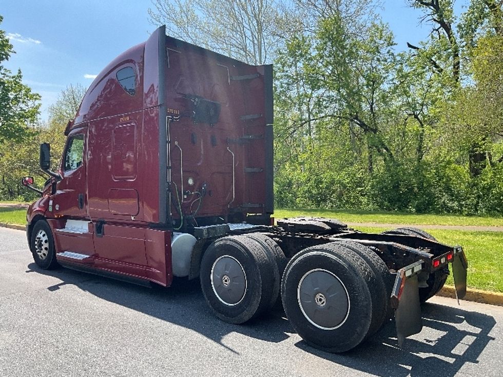 Sleeper Tractor-Heavy Duty Tractors-Freightliner-2019-T12664ST-Reading-PA-548,950\n\t\tmiles-$ 50,500 - Image 5