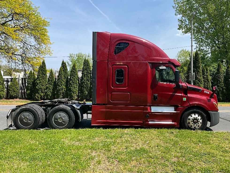 Sleeper Tractor-Heavy Duty Tractors-Freightliner-2019-T12664ST-Reading-PA-548,950\n\t\tmiles-$ 50,500 - Image 8