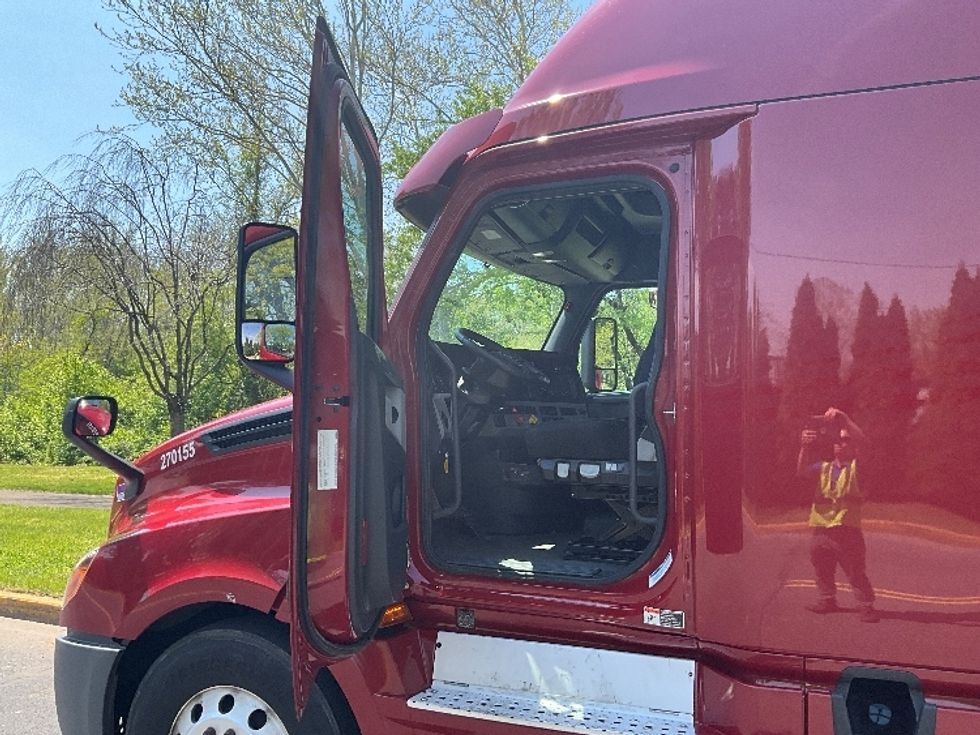 Sleeper Tractor-Heavy Duty Tractors-Freightliner-2019-T12664ST-Reading-PA-548,950\n\t\tmiles-$ 50,500 - Image 9